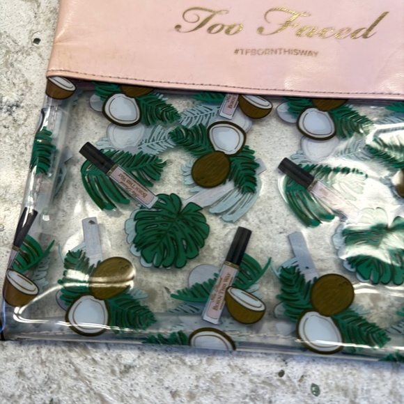 Too Faced -‎ born this way make-up bag - Picture 3 of 6
